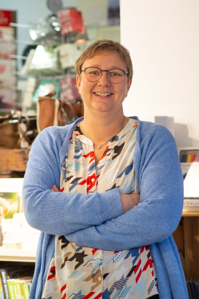 Geschäftsführerin Lena Finkbeiner bei der Papierus GmbH
